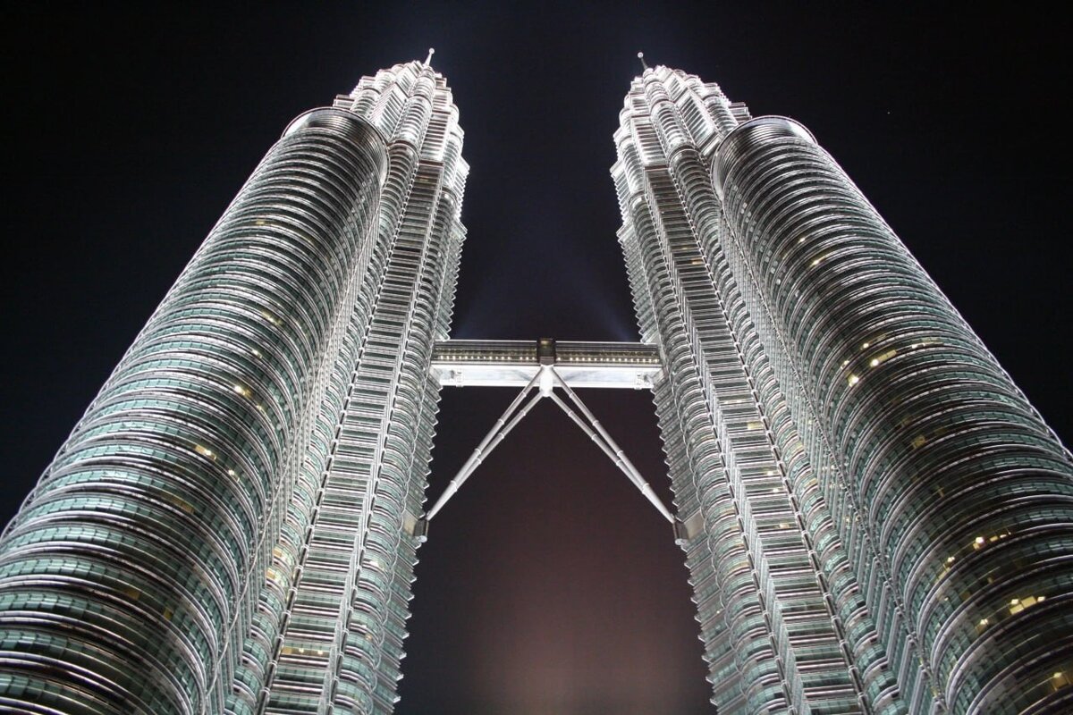 Башни Петронас в Куала-Лумпуре