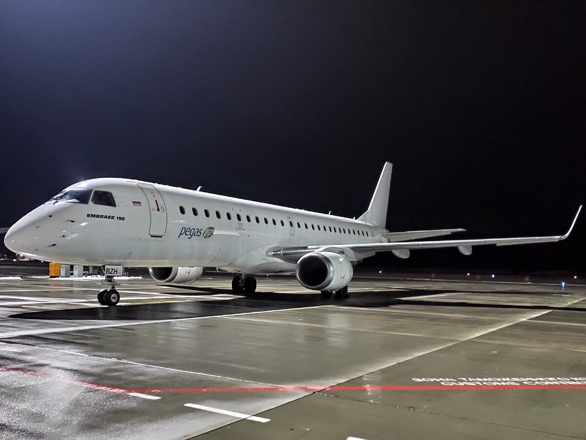 Самолёт Embraer 190