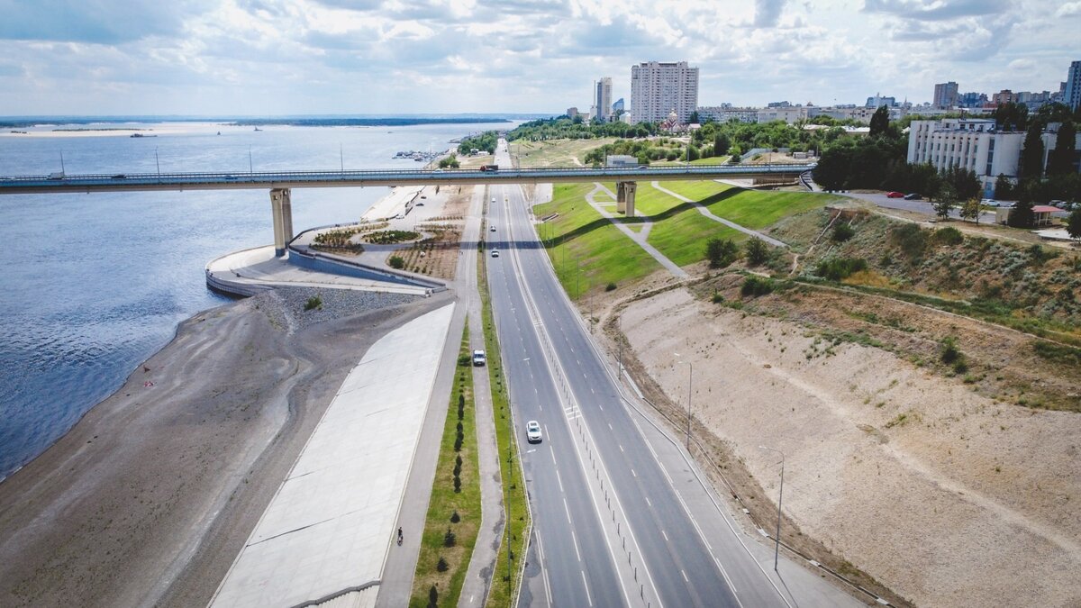     Сегодня в Центральном районе Волгограда ограничено движение транспорта на нескольких магистралях. В связи с проведением праздничных мероприятий в честь Дня России введен пешеходный режим на Нулевой Продольной и ул. Чуйкова.