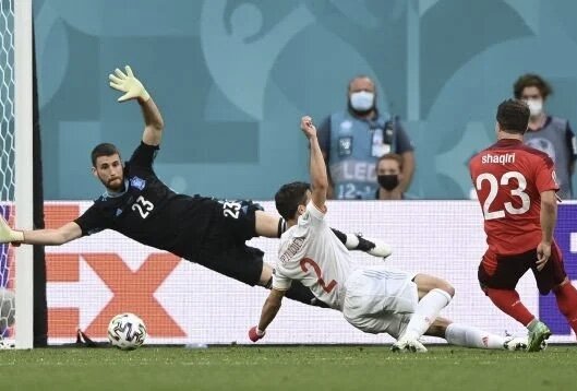 Шакири поражает ворота испанцев 1:1