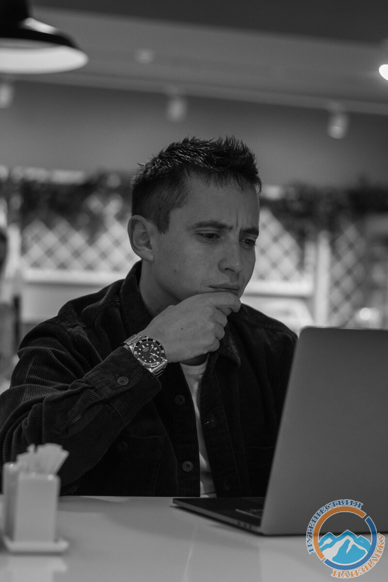 «..усложняет въезд иностранным студентам, экспатам и бизнесменам» (фото автора)