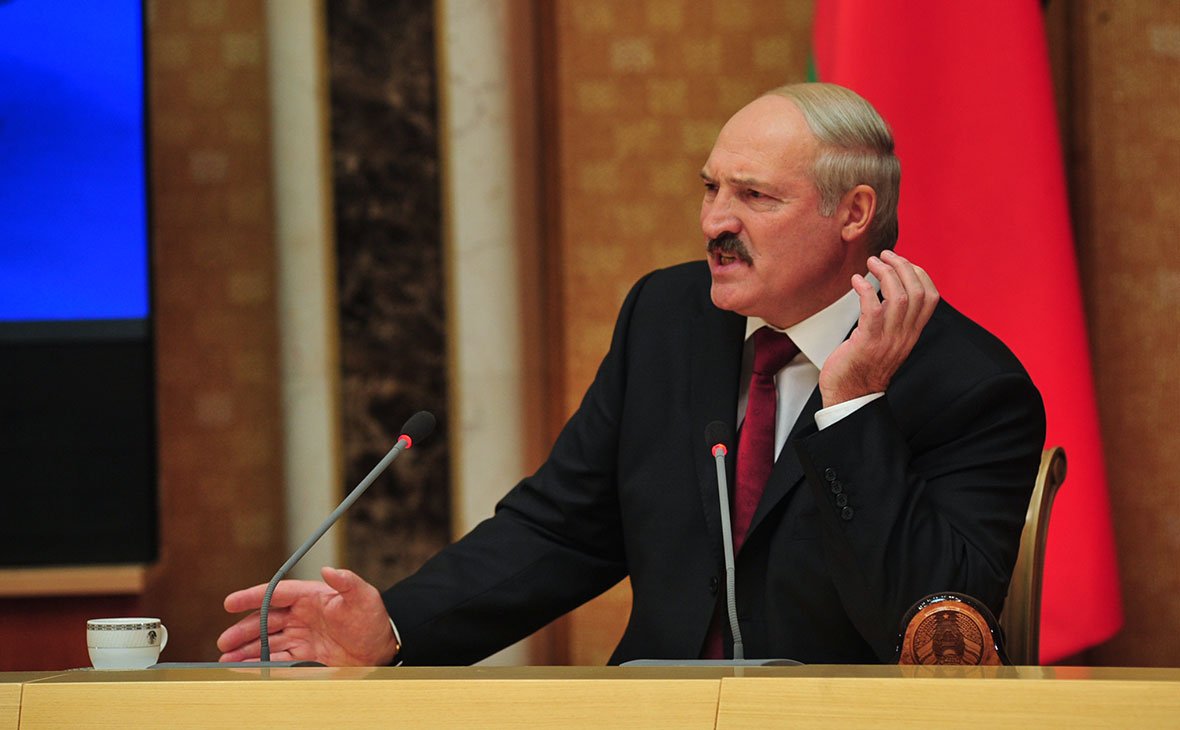 Почему А. Лукашенко называя россиян братьями, не признает присоединение Крыма к России.1