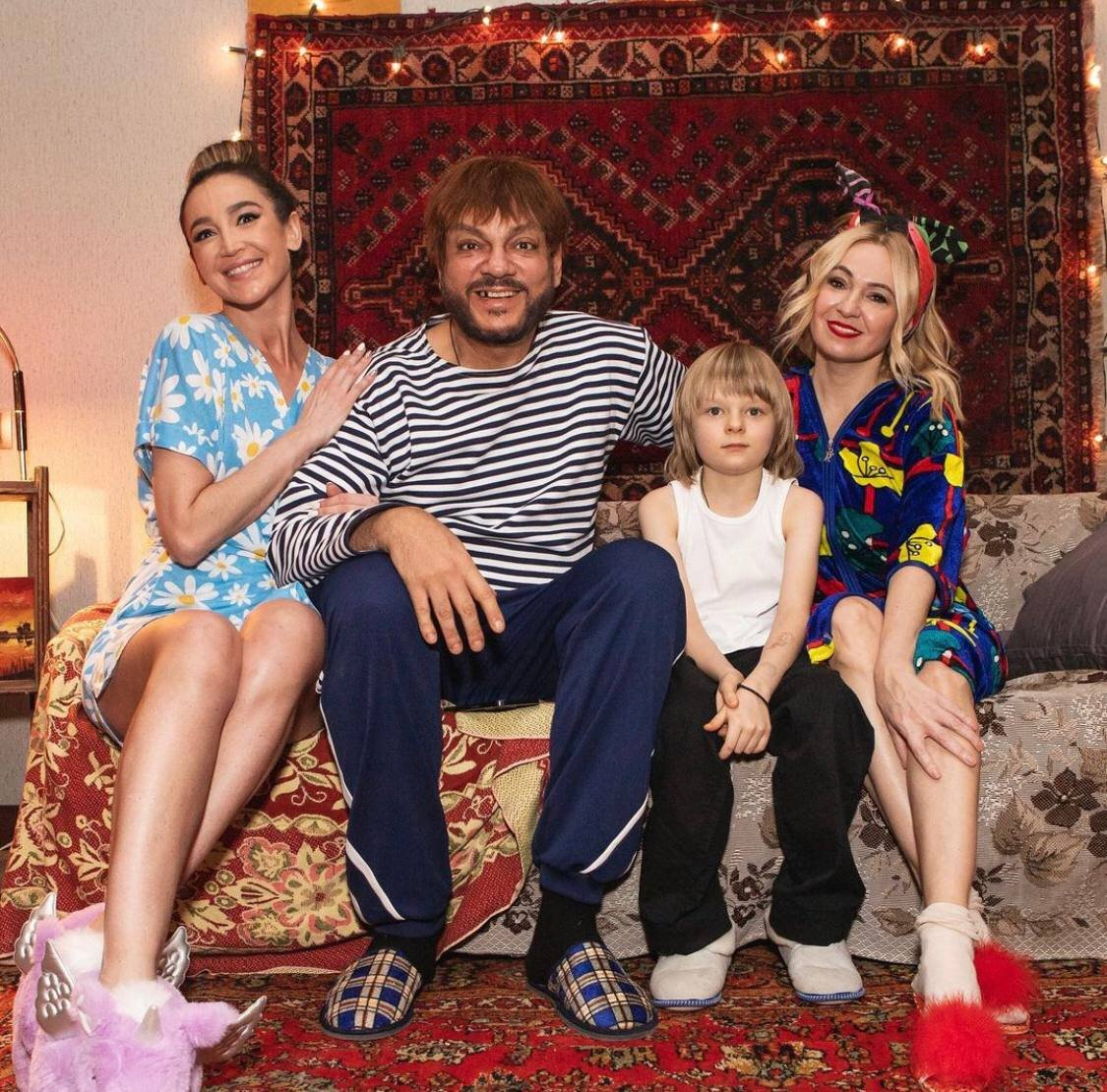 Какая русская семья. Киркоров и Гном Гномыч. Гном Гномыч с семьей. Звездные семьи.