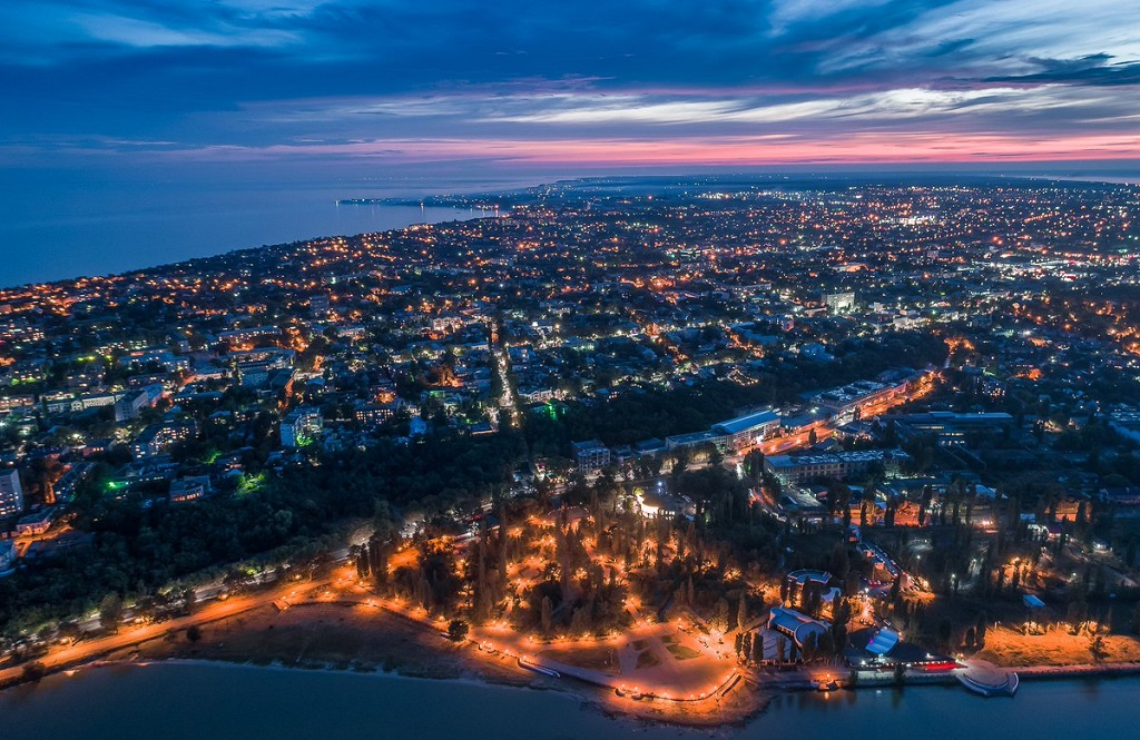 Красивая таганрог. Город Таганрог. Город Таганрог Ростовской области. Таганрог виды города. Ночной Таганрог с высоты птичьего полета.