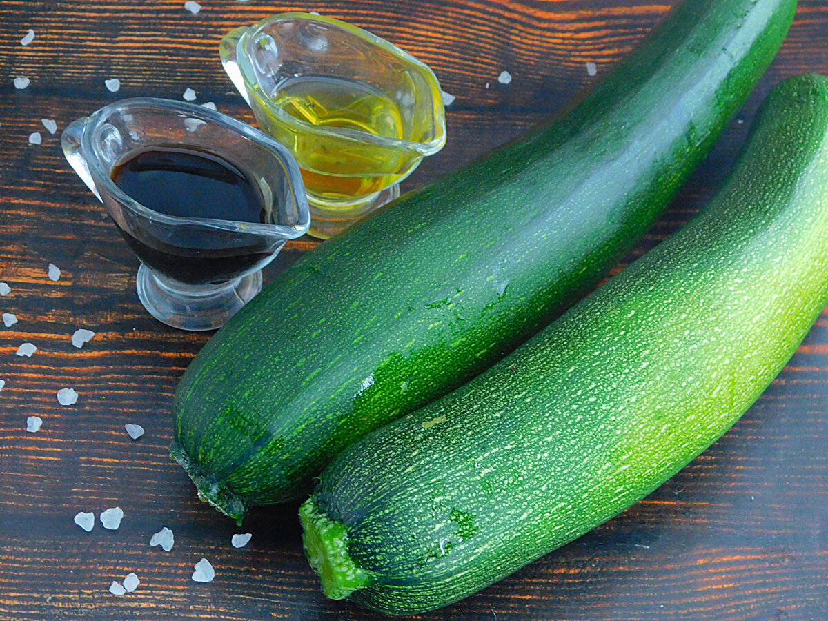 Ингредиенты для приготовления кабачков на решетке на мангале