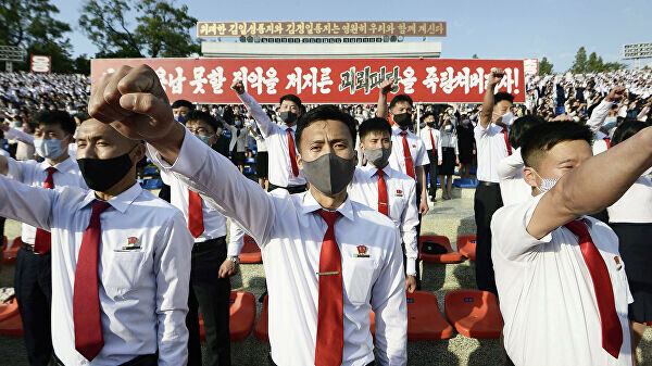 А они все сопротивляются.