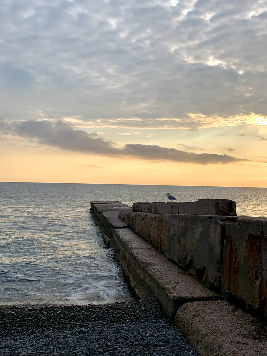 Пляж рядом с урочищем Алчак-Кая. 