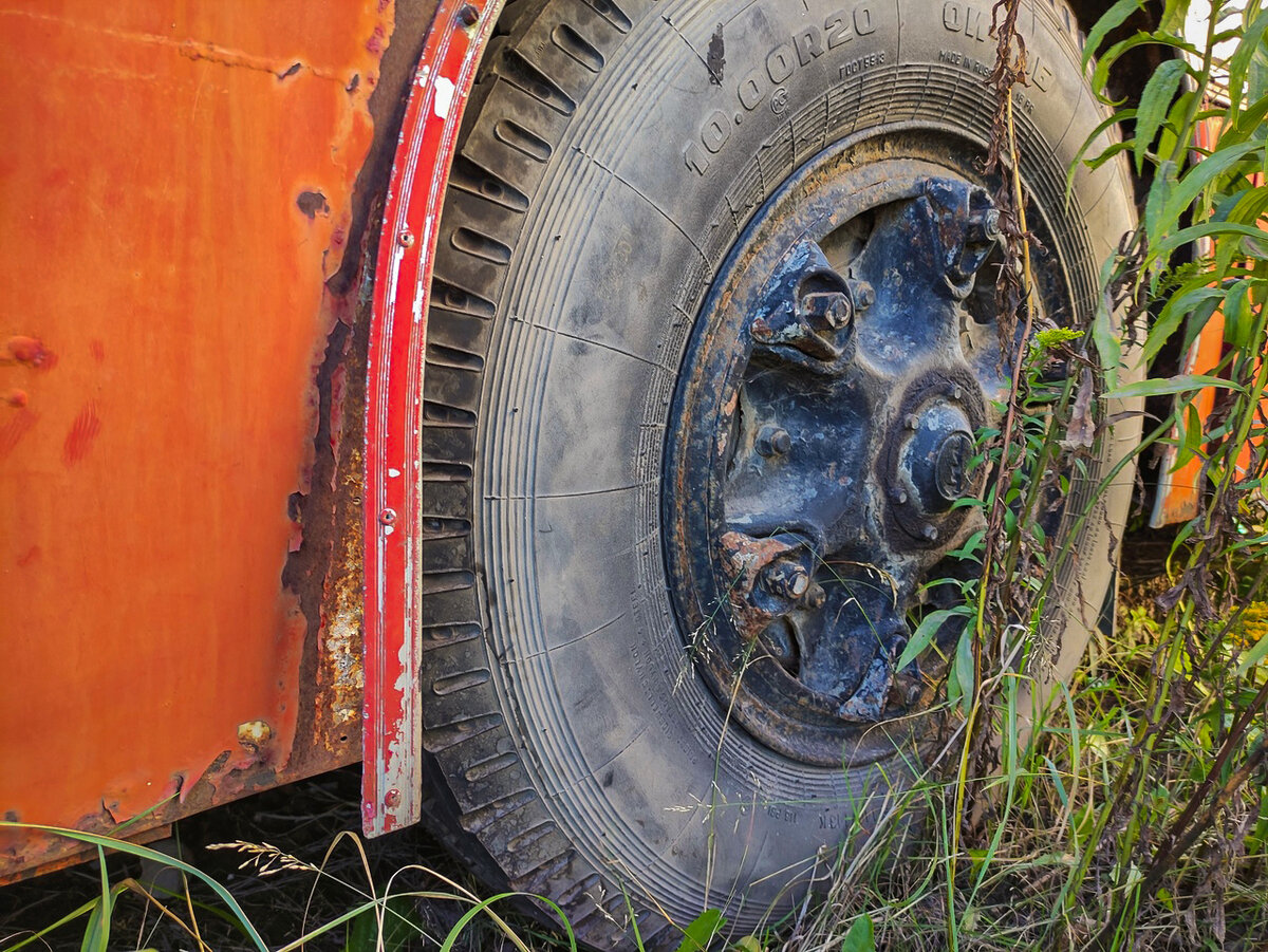 Оригинальные накладки на арки все еще на месте