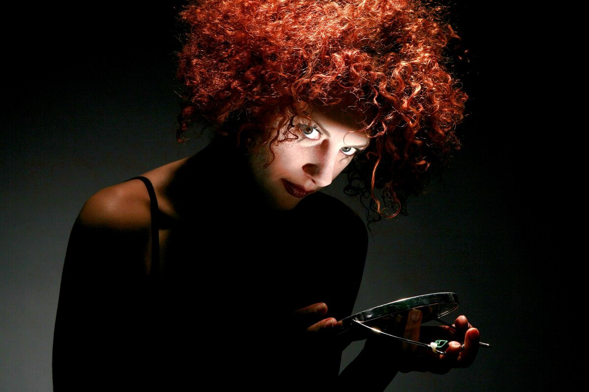  Психопаты женщины морально и физически мучают своих партнеров и окружающих их людей.