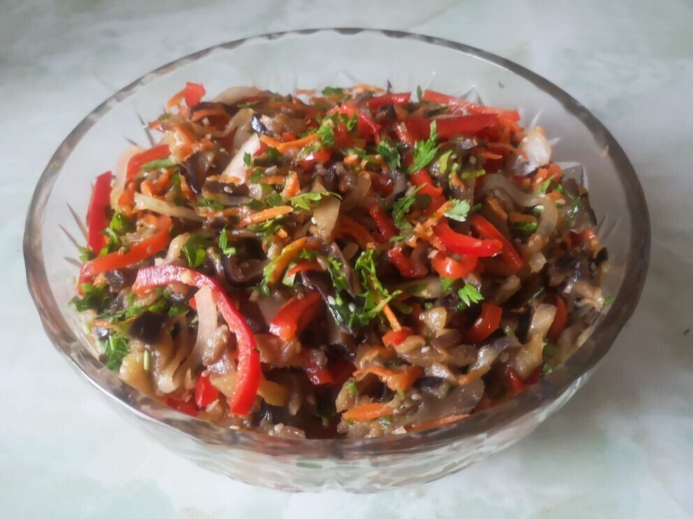Салат "Баклажаны по-корейски". Фото автора.
