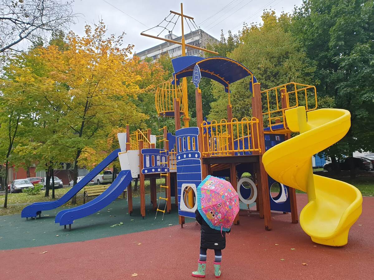 Корреспондент Савельева Есения на детской площадке                                                                         Фото: Бурдужа Елизавета