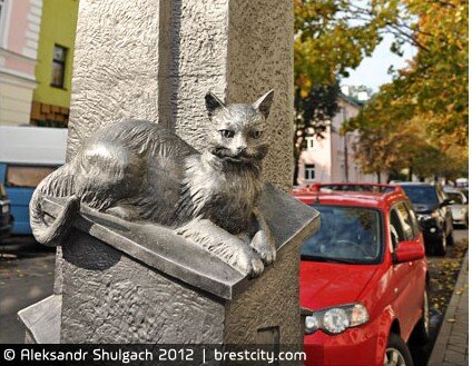 Фрагмент памятника кошкам в Бресте. Фото взято с сайта БрестСити https://brestcity.com/blog/skulpturnaya-kompoziciya-staryj-gorod