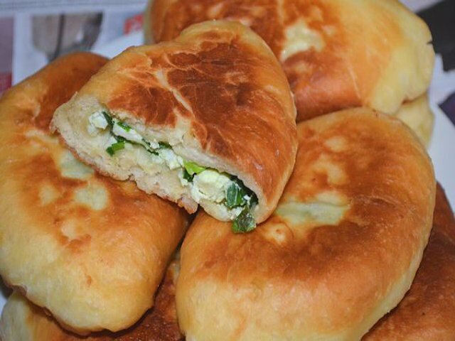 Пирожки с яйцом и зеленым луком