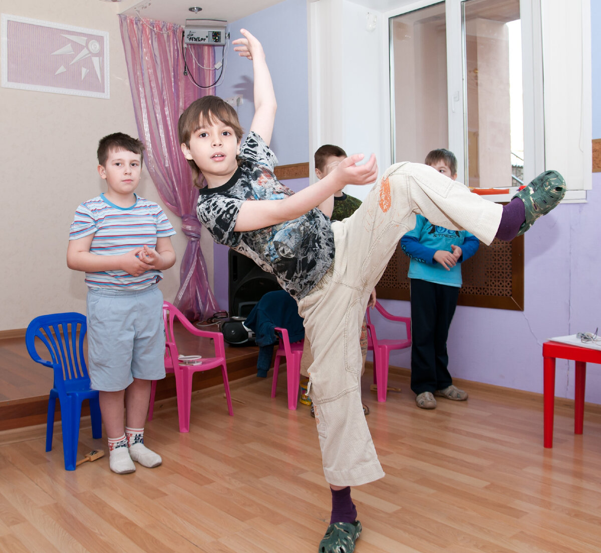 Вот он этот хулиган мелкий. На фото ему семь лет. А в жизни  уже почти 19. фото из личного архива автора 