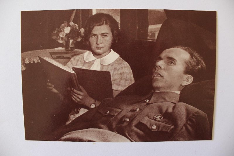 Фотооткрытка из набора «Н. А. Островский». Источник: Госкаталог.рф 