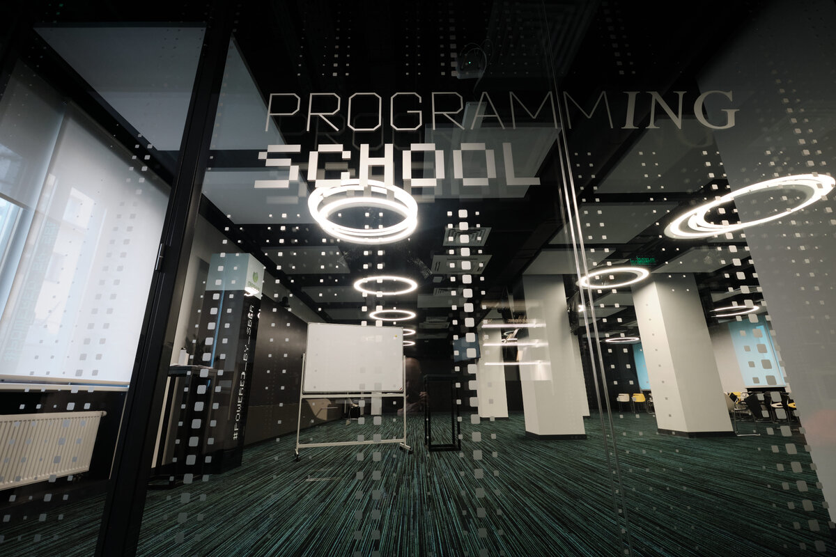 IT School Sberbank, продукция: NAYADA-Standart, NAYADA SmartWall H5/H7, двери Intero W, NAYADA-Crystal и др.