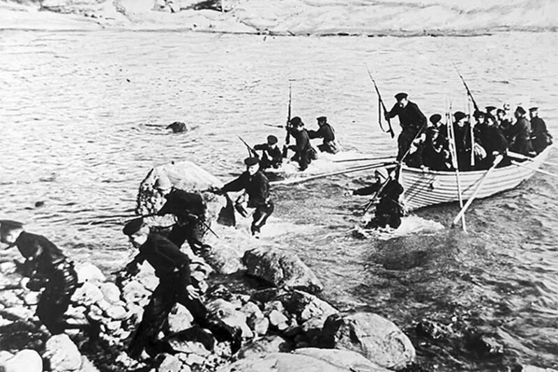 Высадка десанта на "Малую землю". Источник: paruchiere.ru
