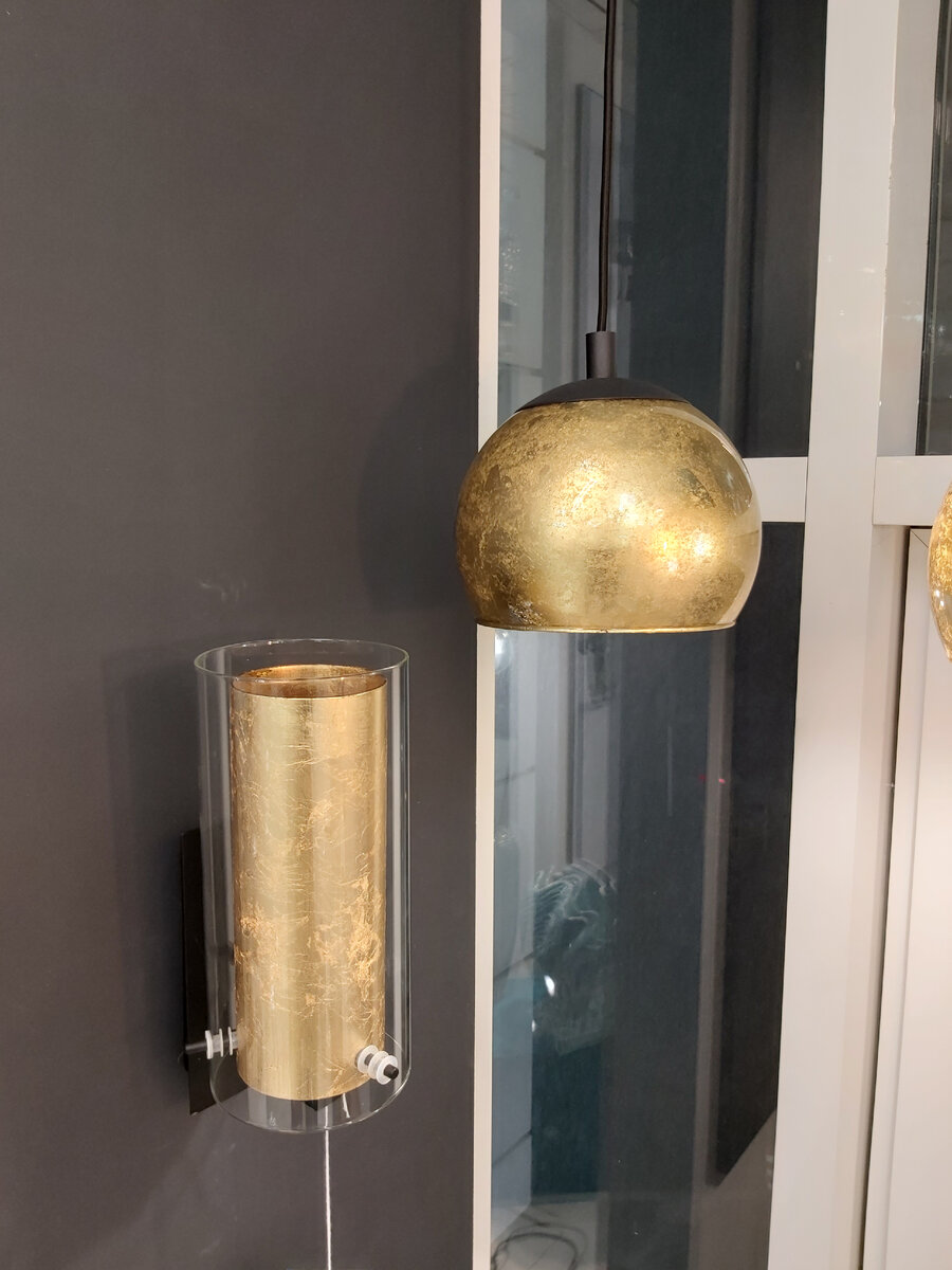 Бра с золотой патиной. Фото автора, сделано в магазине "Уют".