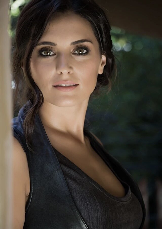 Фото турецкой актрисы Аслыхан Гюрбюз