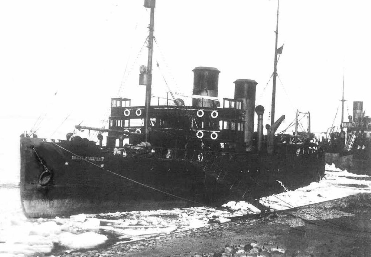 Ледокол «Князь Пожарский», на котором автор воспоминаний А. Т. Перекин служил  
в 1918–1921 годах