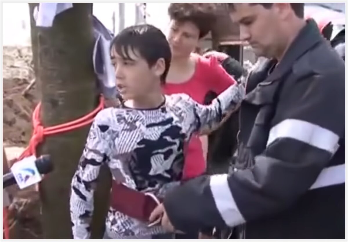Подростки спасшие жизнь. Кристиан Румыния спас мальчика. Кристиан бечеану сейчас. Кристиан Румыния спас мальчика фото.