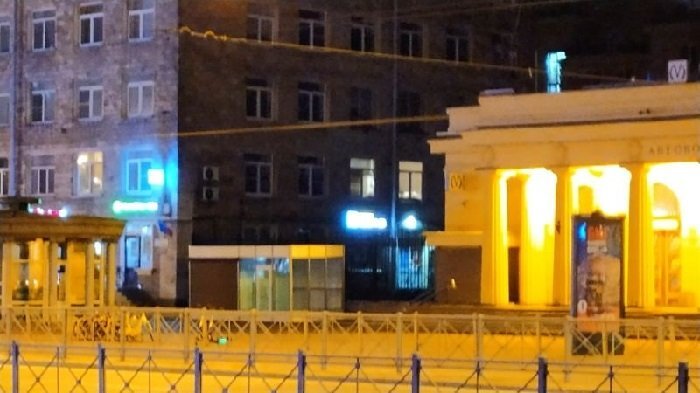 Ларек, появившийся ночью у метро "Автово". Источник: ТГ-канал "Муниципальное образование Автово"