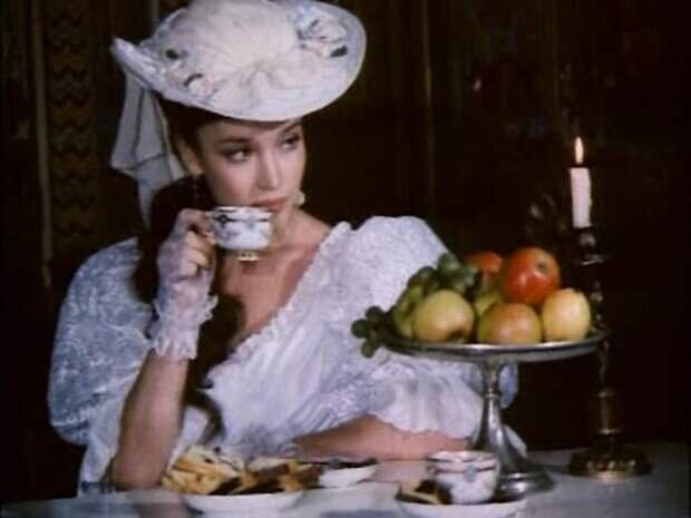 Анна Самохина в роли Ольги Палем. «Бульварный роман», 1995