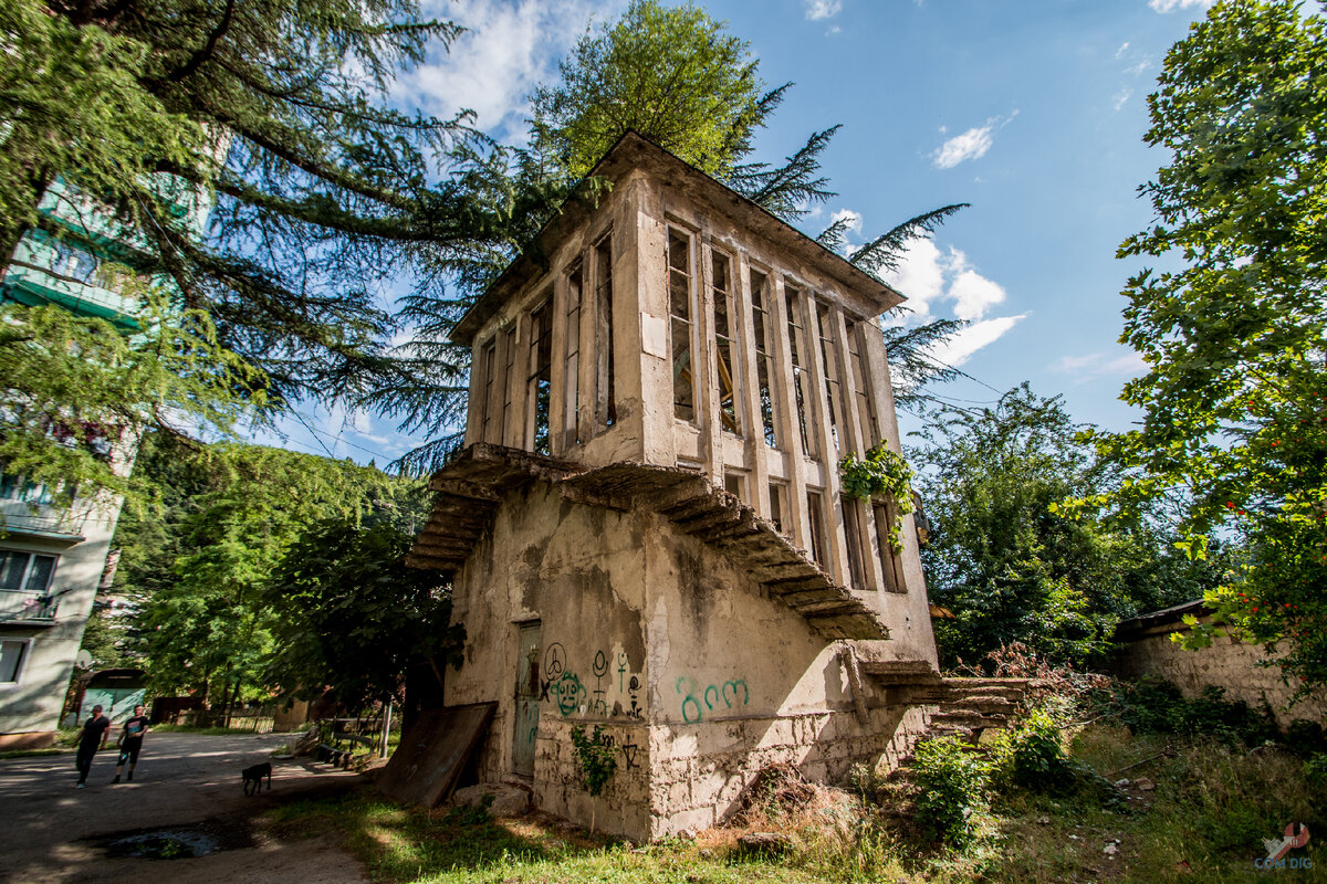 Заброшенная станция канатной дороги. 