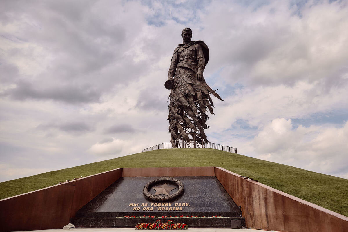 Памятник солдату ржев рисунок