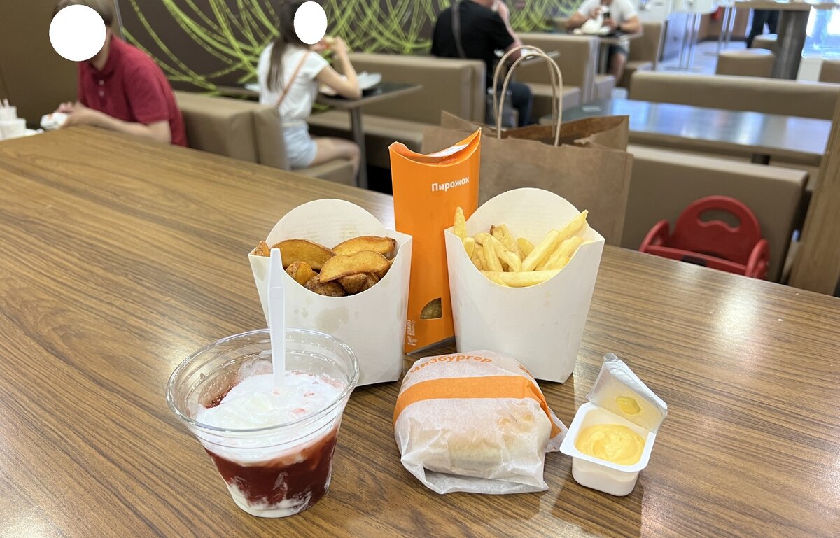 На западе думали, что оставив нас без гамбургеров, однако они просчитались. Источник: Яндекс.Картинки