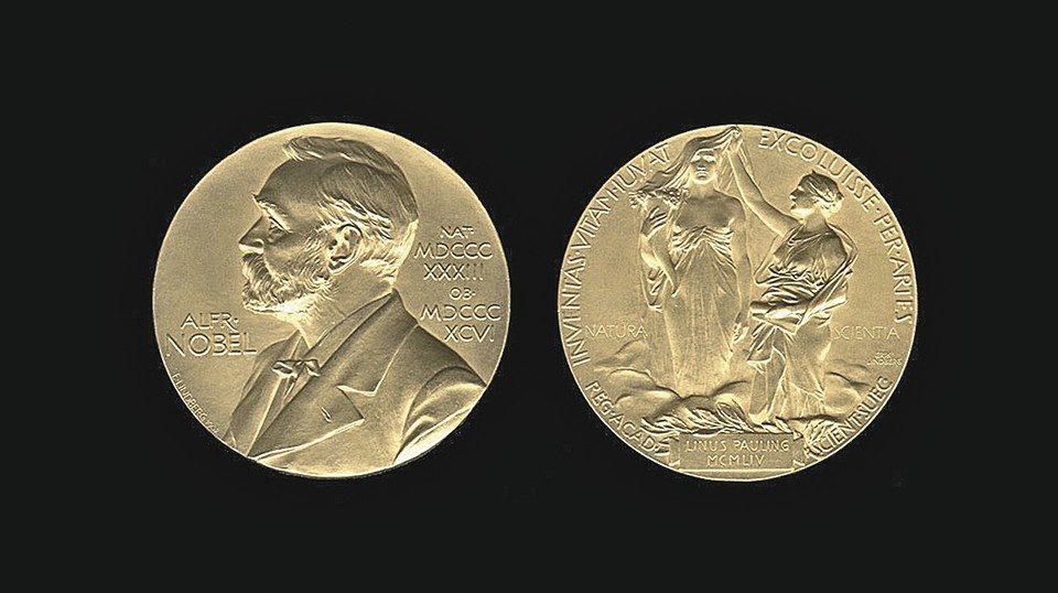     Нобелевская медаль изготовлена из золота: сердечник - из 18-каратного, а покрытие - из 30-каратного. Фото: © Nobel Prize