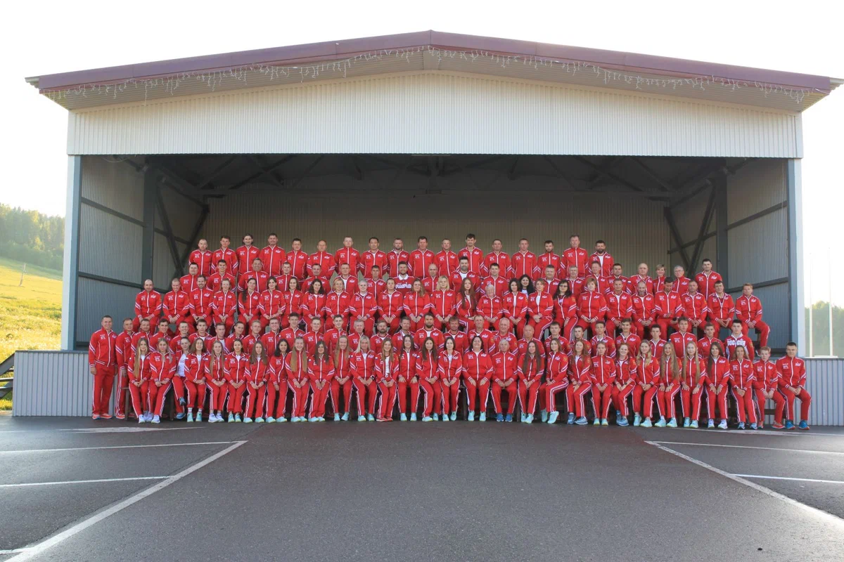 Коллектив сборной России по лыжным гонкам образца 2022 года (фото: ФЛГР) 