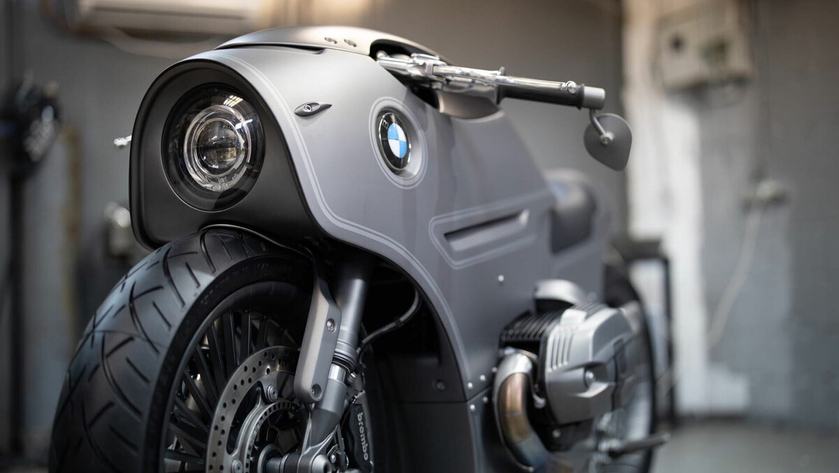 Tom Cruise BMW R NINET