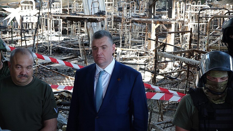     Привез репортеров Леонид Слуцкий, глава комитета Госдумы по международным делам Дмитрий СТЕШИН