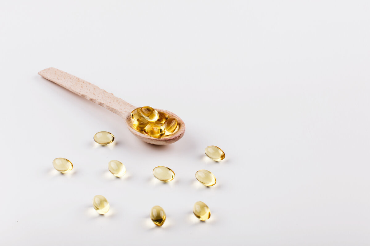 <a href="https://ru.freepik.com/free-photo/oil-capsule-for-hair-with-vitamin-e-lie-on-wooden-spoon_2612572.htm#page=3&query=%D0%BA%D0%B0%D0%BF%D1%81%D1%83%D0%BB%D0%B0&position=28&from_view=search">Изображение от freepic.diller</a> на Freepik