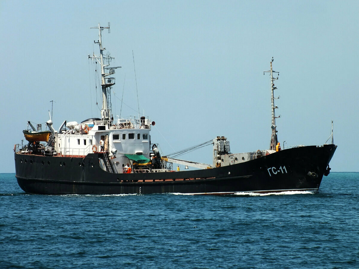 СРТ - гидрограф выходит в море. Фото из интернет чуть доработано.