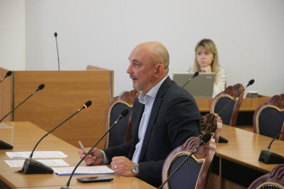     Начальник Горздрава Сергей Мясников озвучил коронавирусную статистику в Ростове. Фото: администрация Ростова.