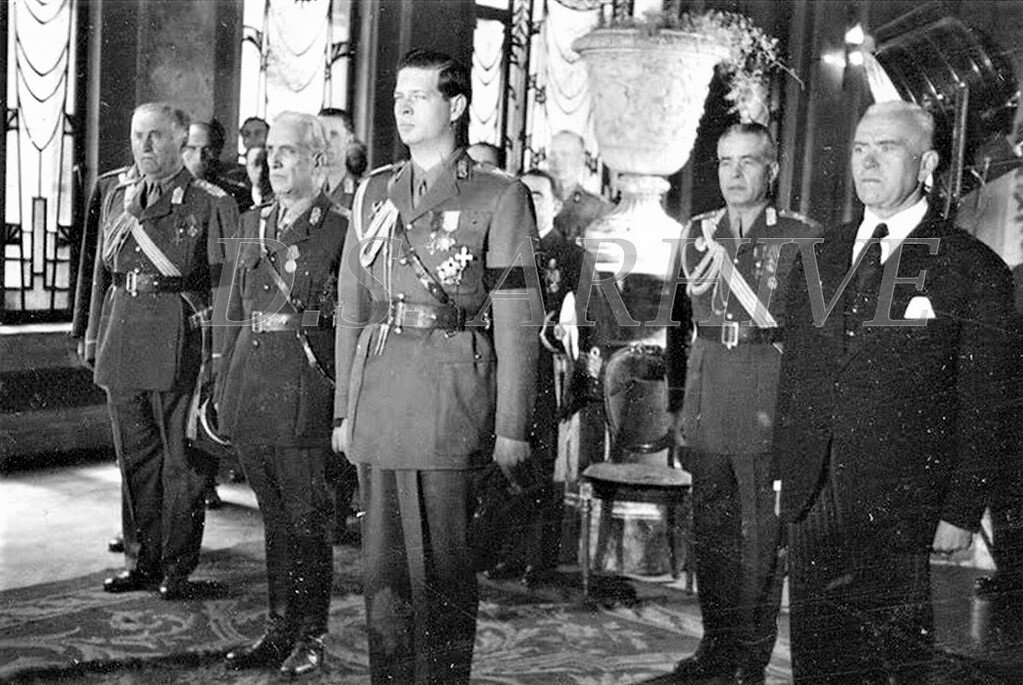 Вот он, красавчик! И красный орден на груди.