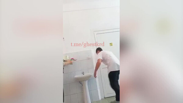 Кадры инцидента с учительницей и школьником. Видео © t.me/ghestkrd