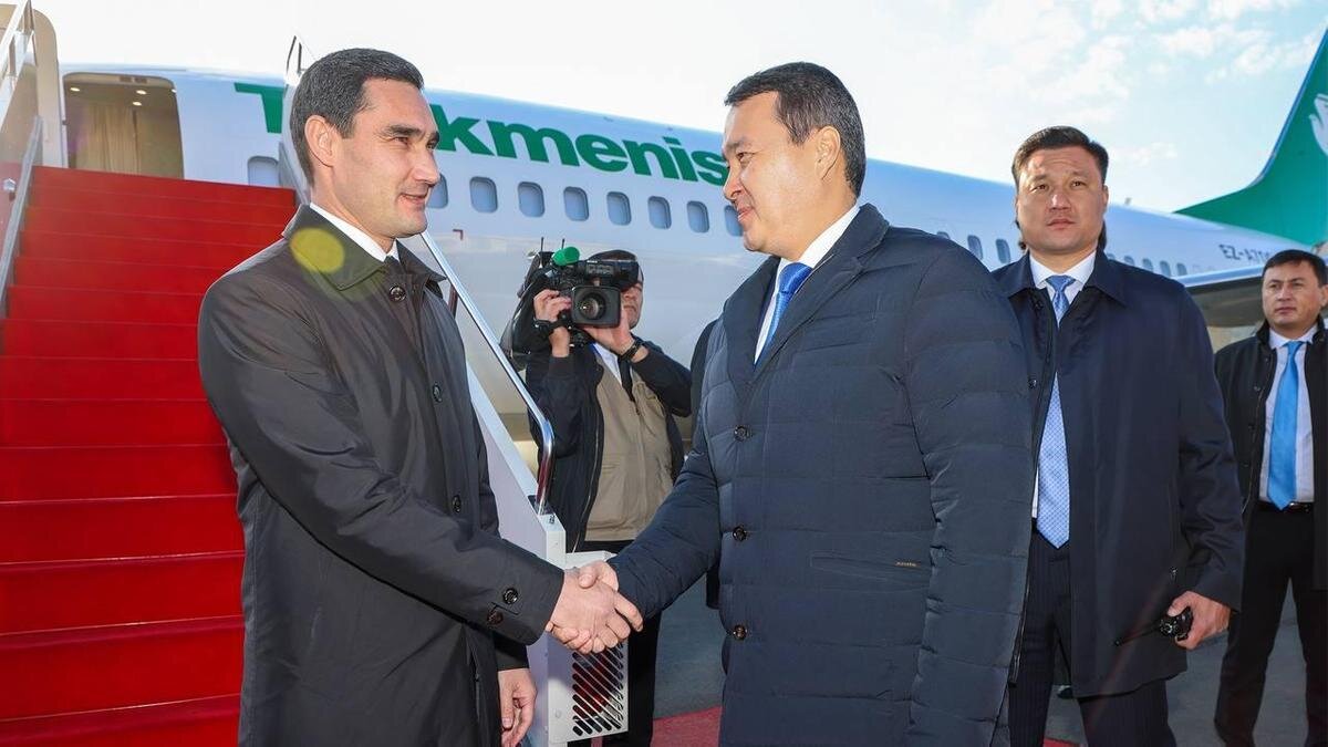    Алихан Смаилов и Сердар Бердымухамедов:t.me/KZgovernment