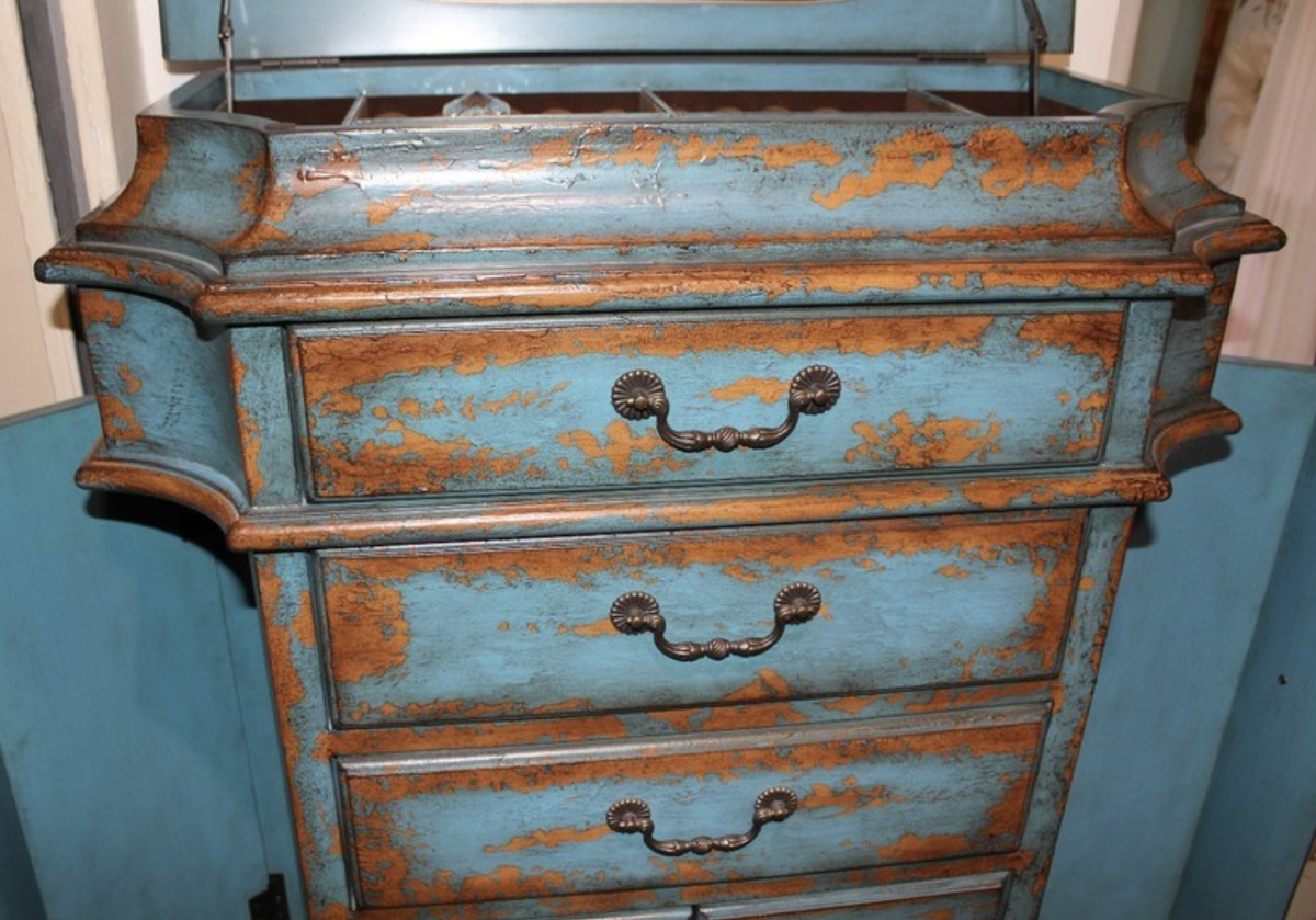 Старинная реставрация. Патинирование мебели в стиле Прованс. Старинный шкаф 1950 реставрированный. Техника состаривания мебели в стиле Прованс. Старая мебель.