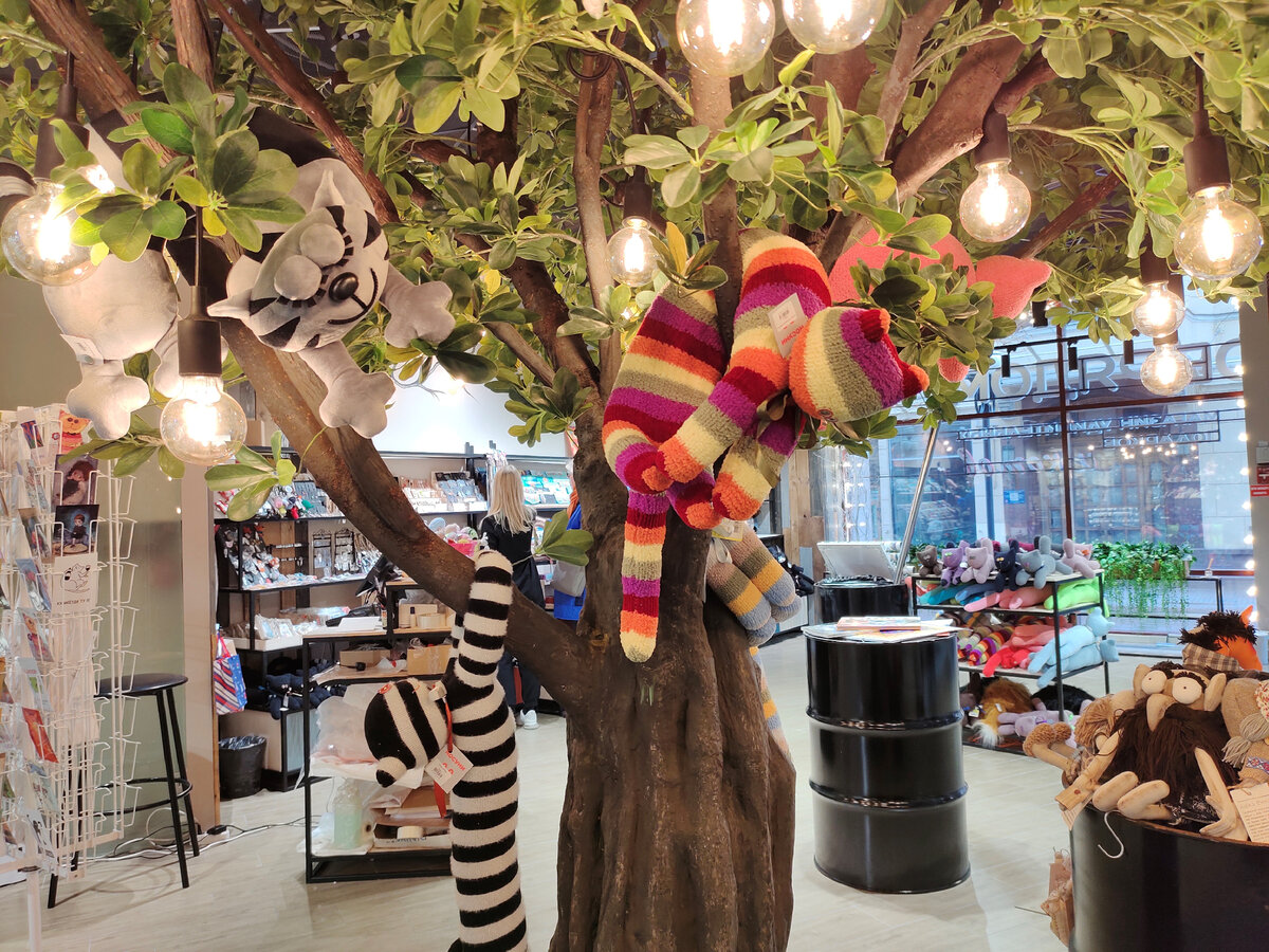 Вот такое дерево с котами