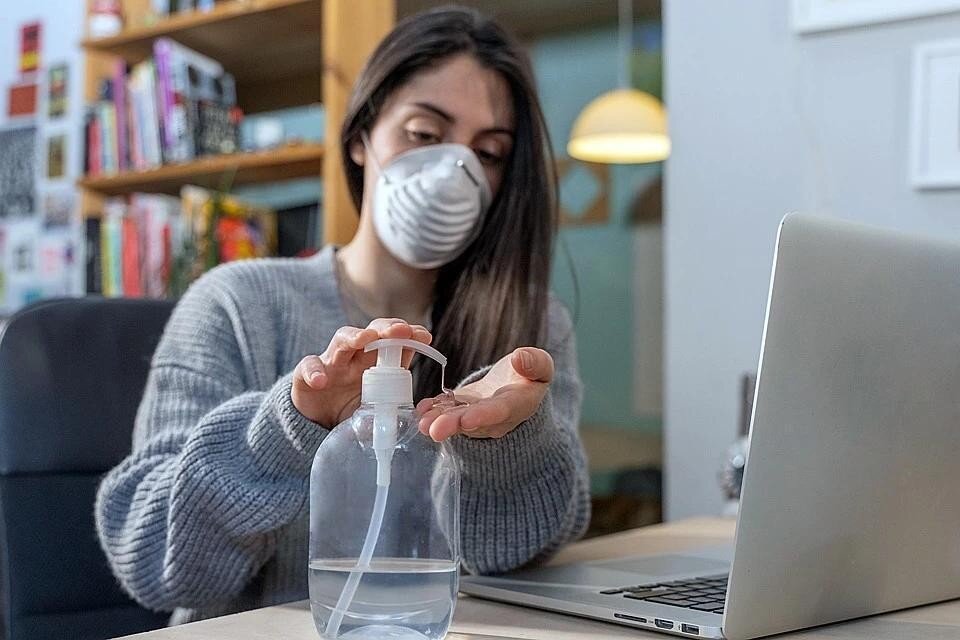     Иммунолог Крючков предупредил россиян о новых вариантах коронавируса  Shutterstock