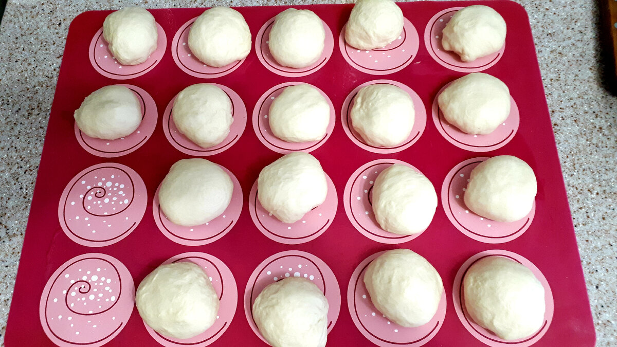 Коврик смазан маслом, без муки