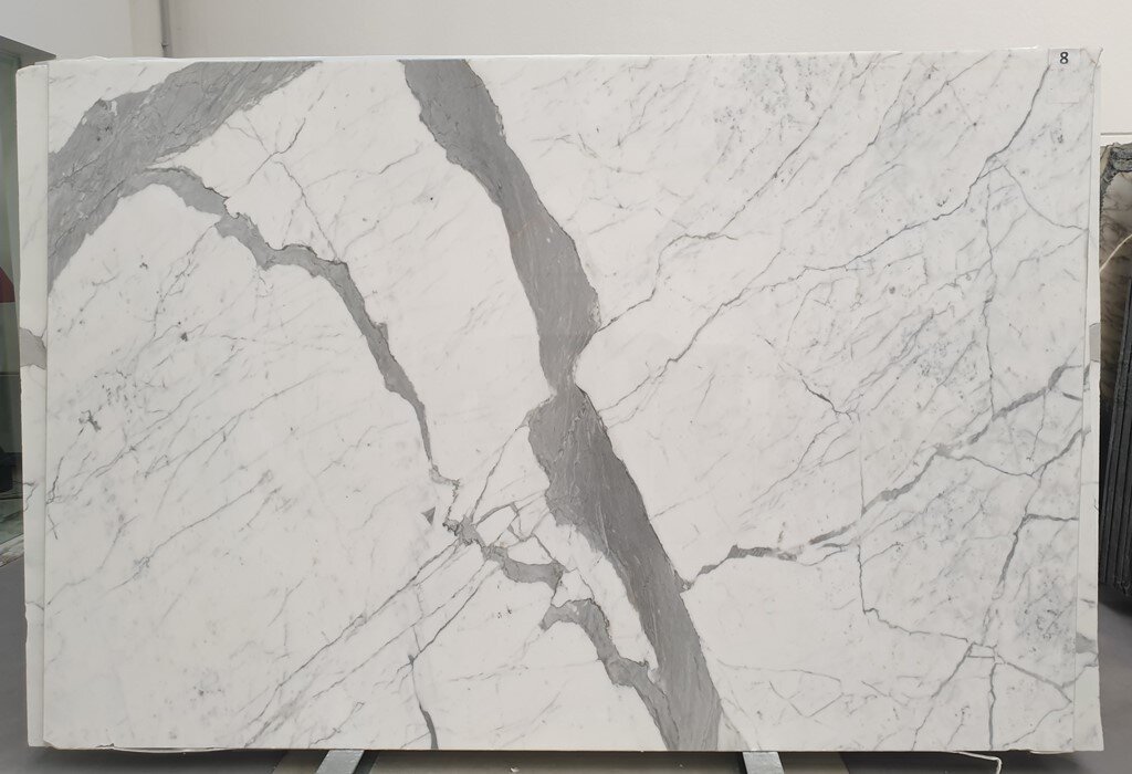 Потрясающая плита из мрамора Bianco Statuario толщиной 20 мм с полированной отделкой
