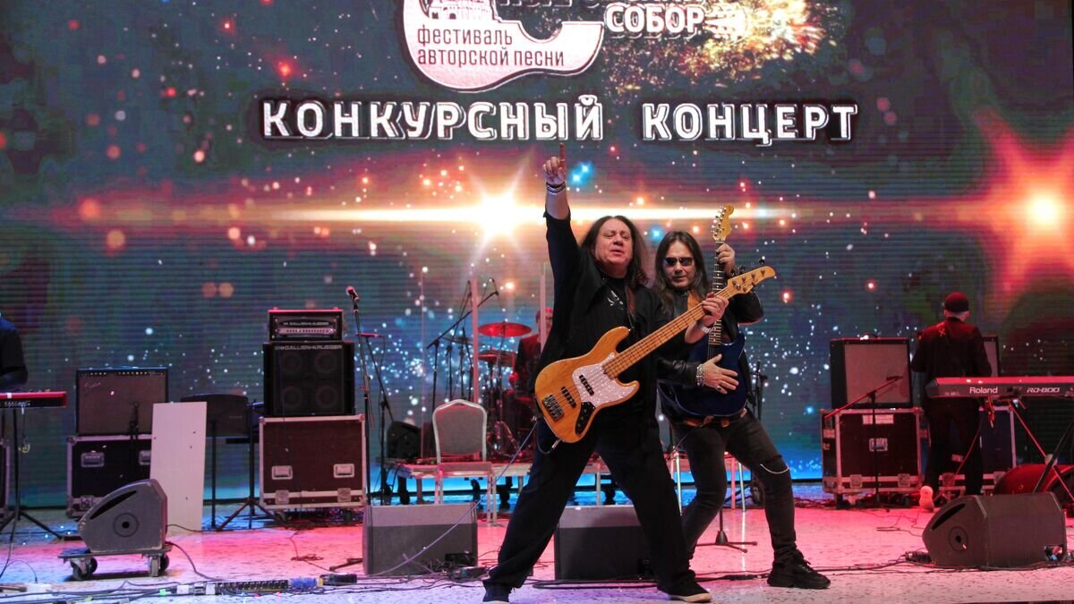    Гала-концерт фестиваля авторской песни "Покровский собор" 2021, группа "Цветы"© РИА Новости / Ольга Липич