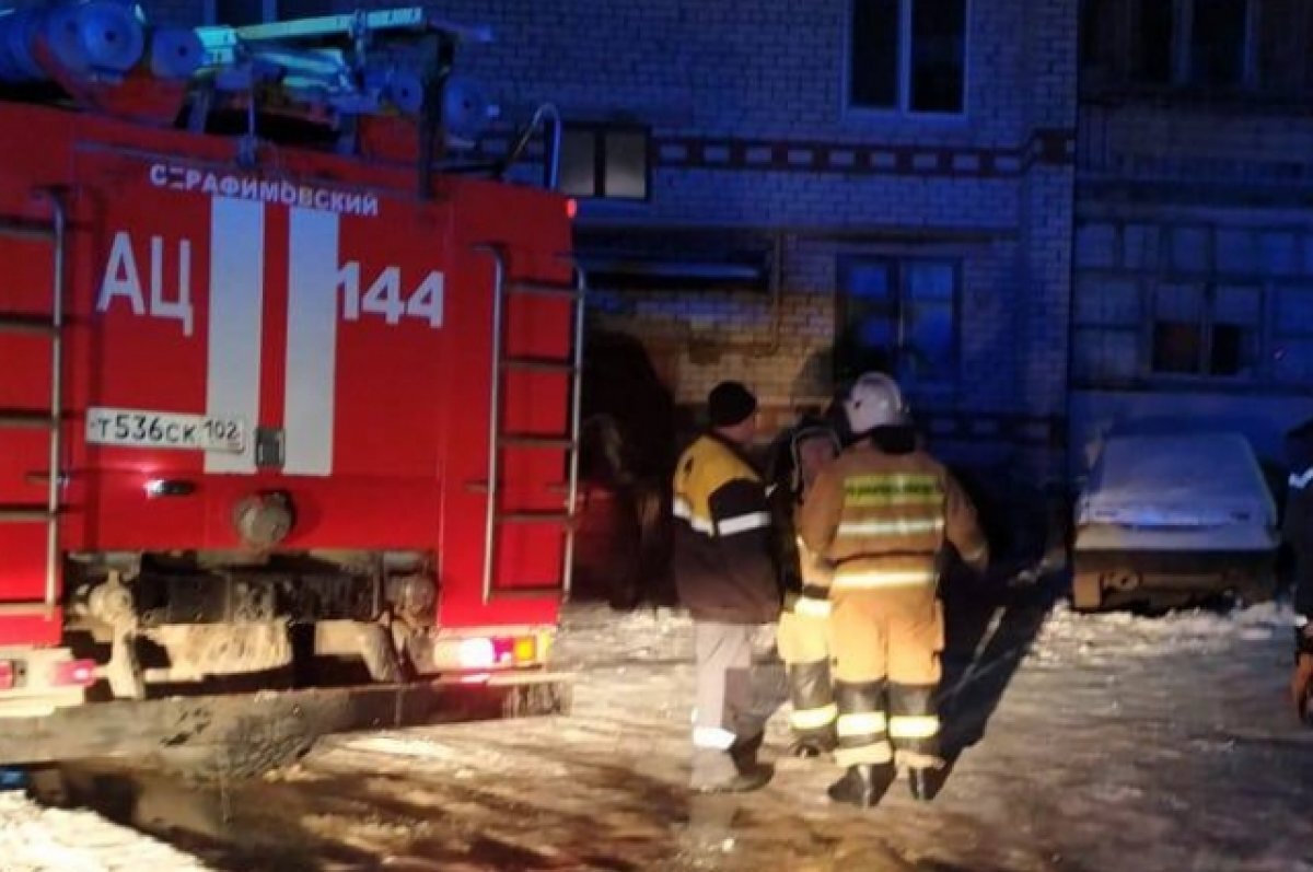    Пожарные в Башкирии за сутки спасли 13 человек, одному помог участковый