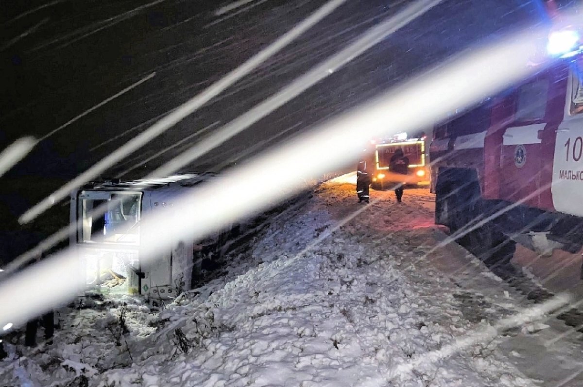    В Тюменской области на заснеженных дорогах оказывают помощь автомобилистам