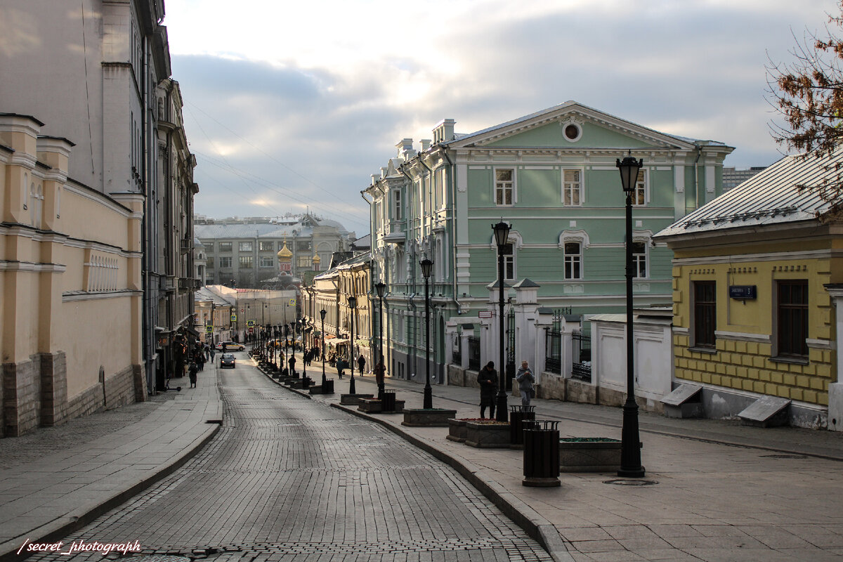 Улица Забелина, вид от Иоанно-Предтеченского монастыря