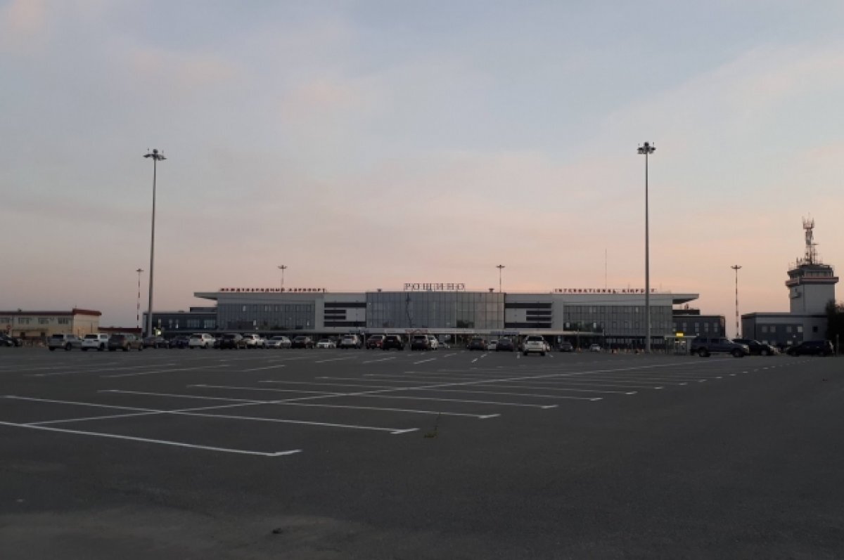    В тюменском аэропорту «Рощино» спецтранспорт повредил самолет